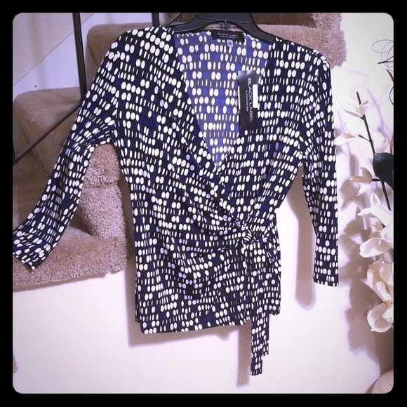 Black Label Tops - Black Label blue, black, and white wrap top Size S